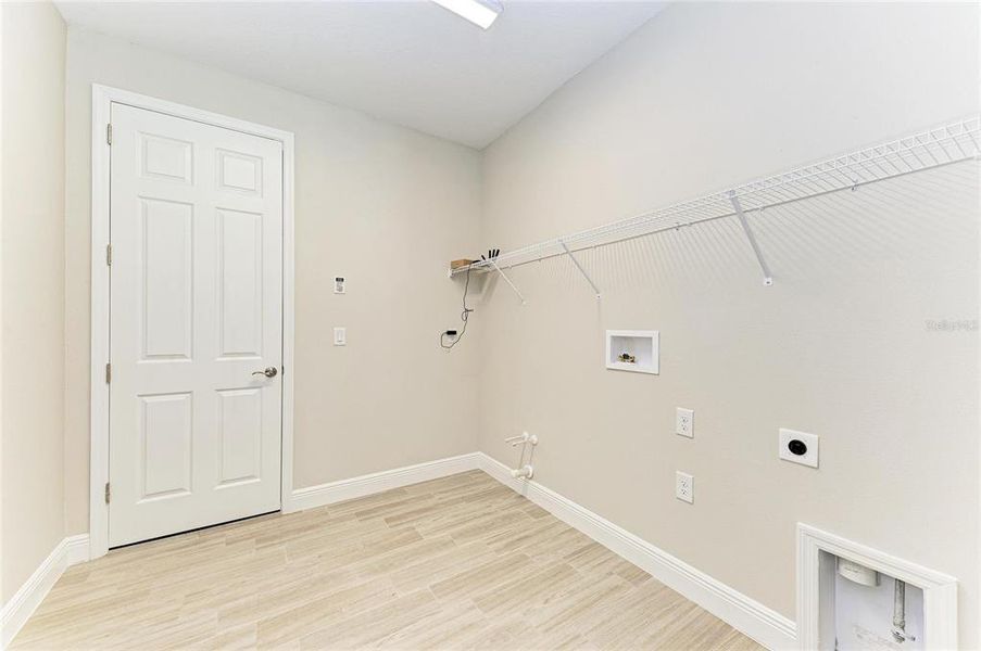 Spacious, unfurnished interior of a new home in Waterset, Apollo Beach (Image 34).
