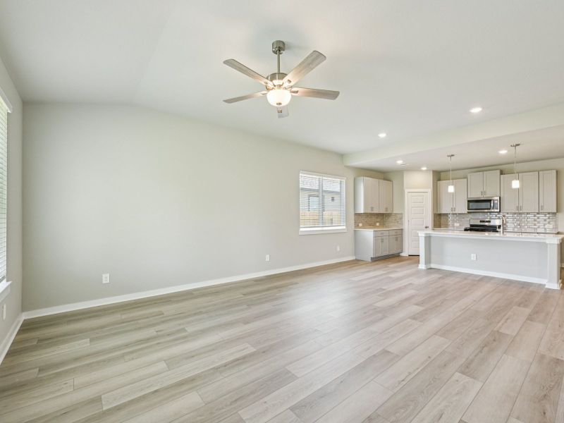 Spacious, unfurnished interior of a new home in Heights of Barbers Hill, Baytown (Image 16).