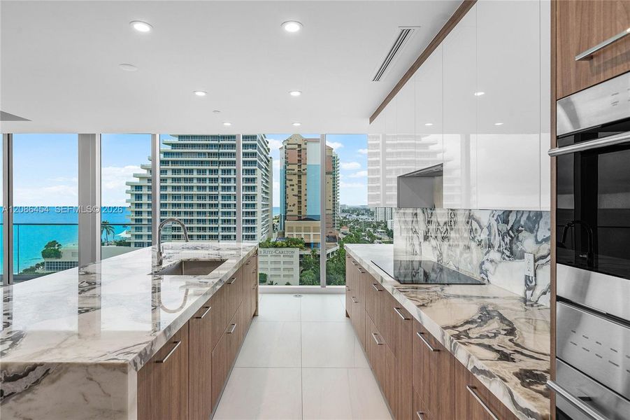 Condo located in Fort Lauderdale, FL showcasing its design and architecture (Image 41).