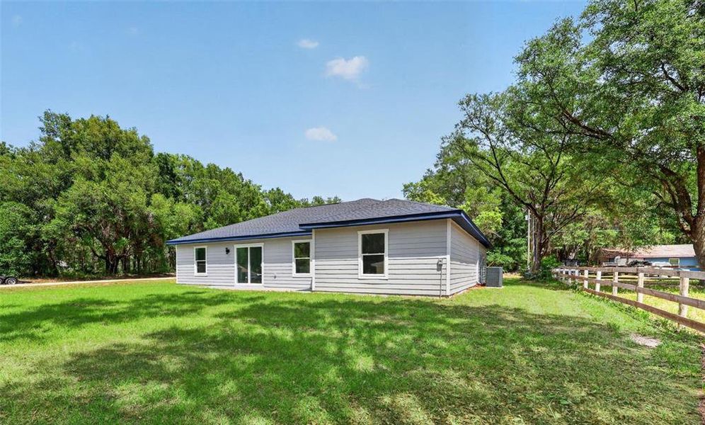 Exterior details and patio area of a home in , Ocala (Image 4).