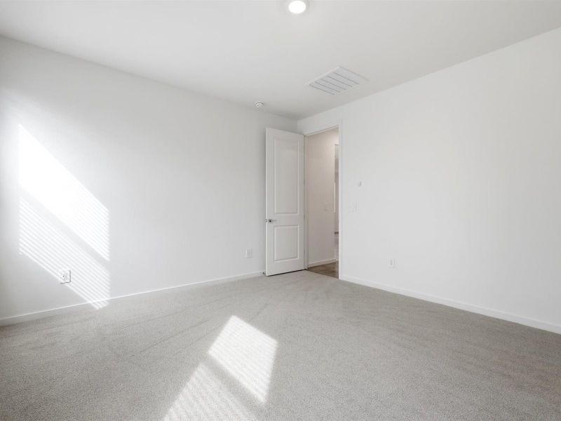 Spacious, unfurnished interior of a new home in San Tan Groves - Classic Series, San Tan Valley (Image 9).