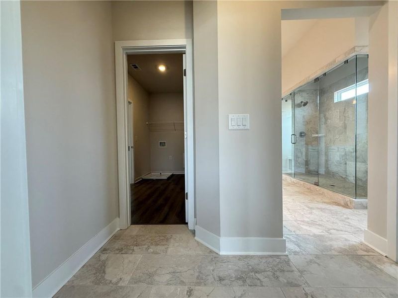 Spacious, unfurnished interior of a new home in Ponderosa Farms Manor, Gainesville (Image 21).