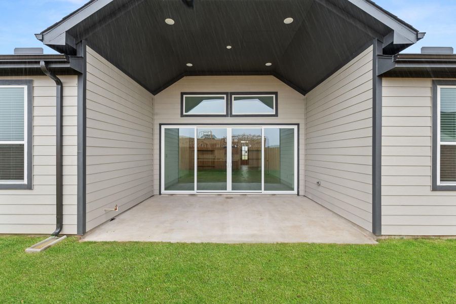 Exterior details and patio area of a home in Fulshear Lakes, Fulshear (Image 4).