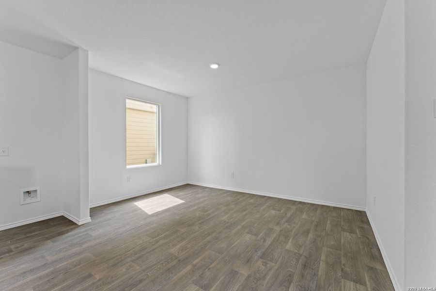Spacious, unfurnished interior of a new home in Avenida, Converse (Image 15).