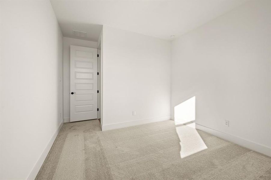 Spacious, unfurnished interior of a new home in Rocky Top Ranch, Reno (Image 38).