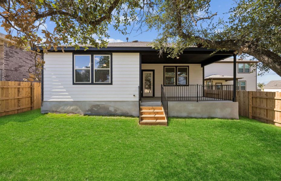 Exterior details and patio area of a home in La Cima, San Marcos (Image 3).