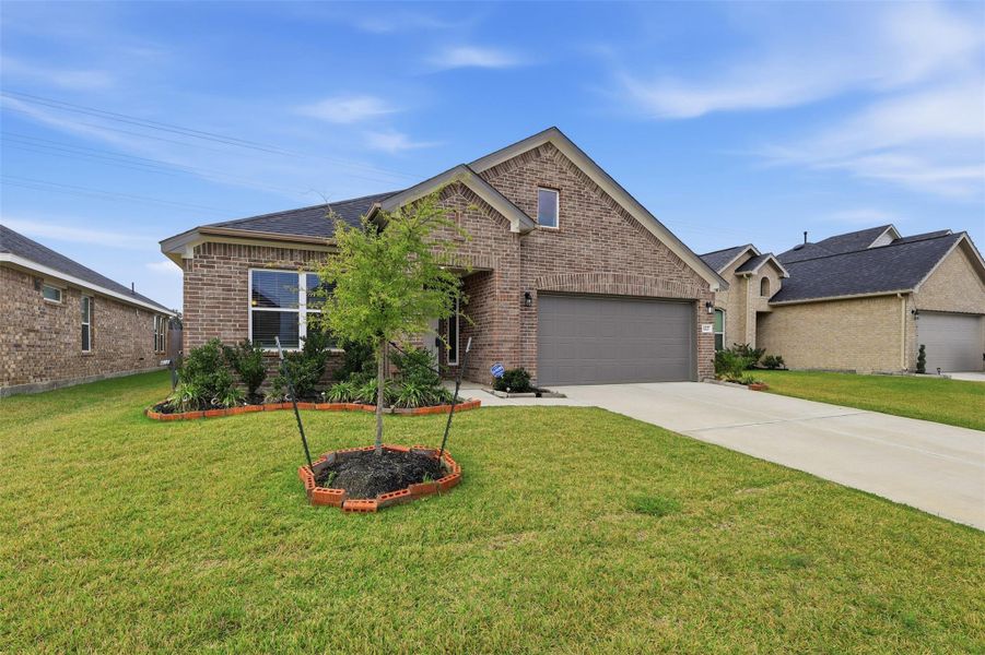 Front exterior of a new home in , Baytown, TX, highlighting curb appeal (Image 18).