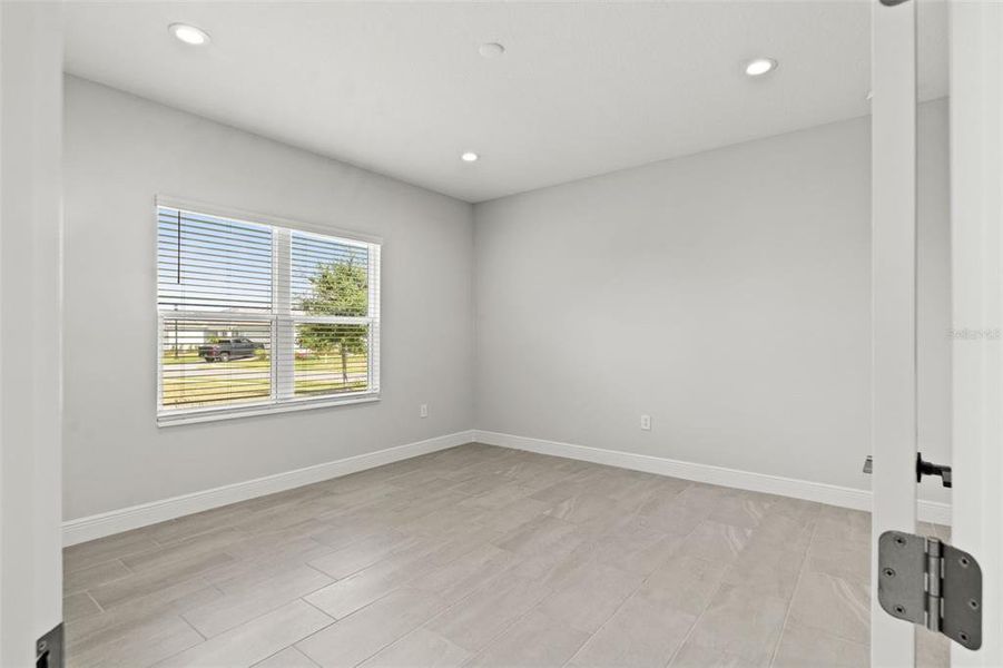 Spacious, unfurnished interior of a new home in Wysteria, Venice (Image 36).