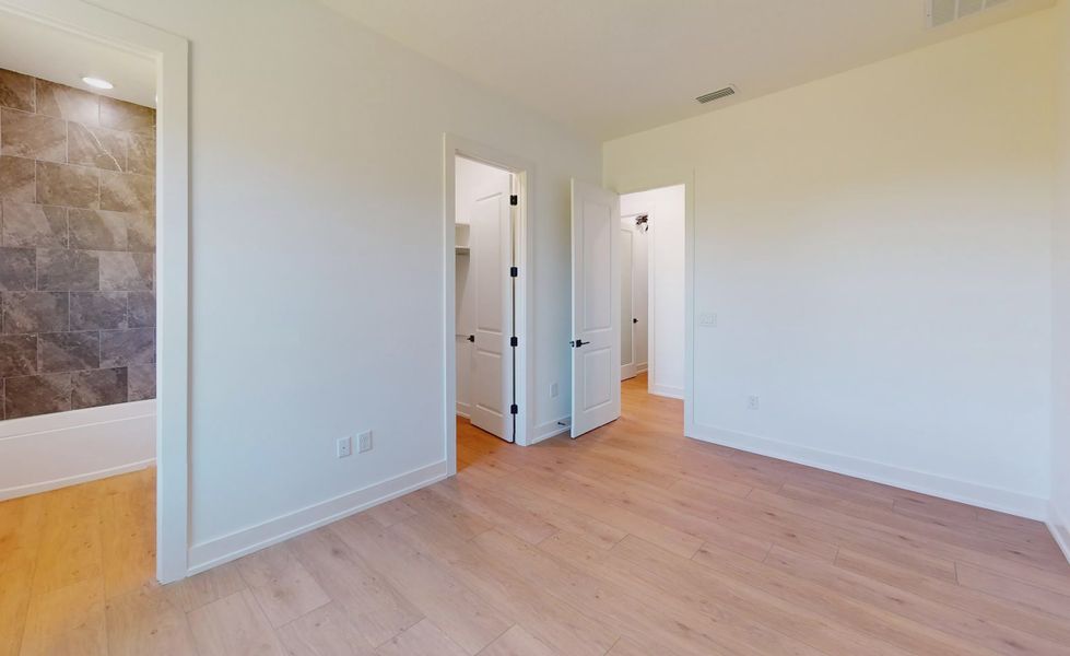Spacious, unfurnished interior of a new home in West Hill Estates, Dade City (Image 38).