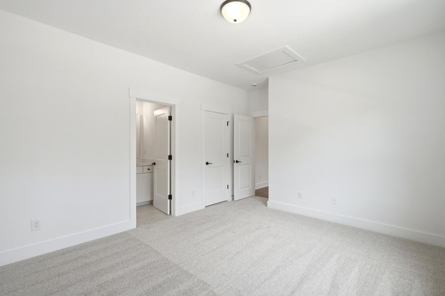 Spacious, unfurnished interior of a new home in Rone Creek, Waxhaw (Image 23).