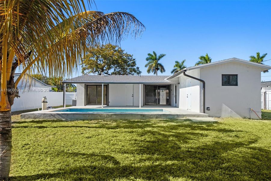 Exterior details and patio area of a home in , Cutler Bay (Image 16).