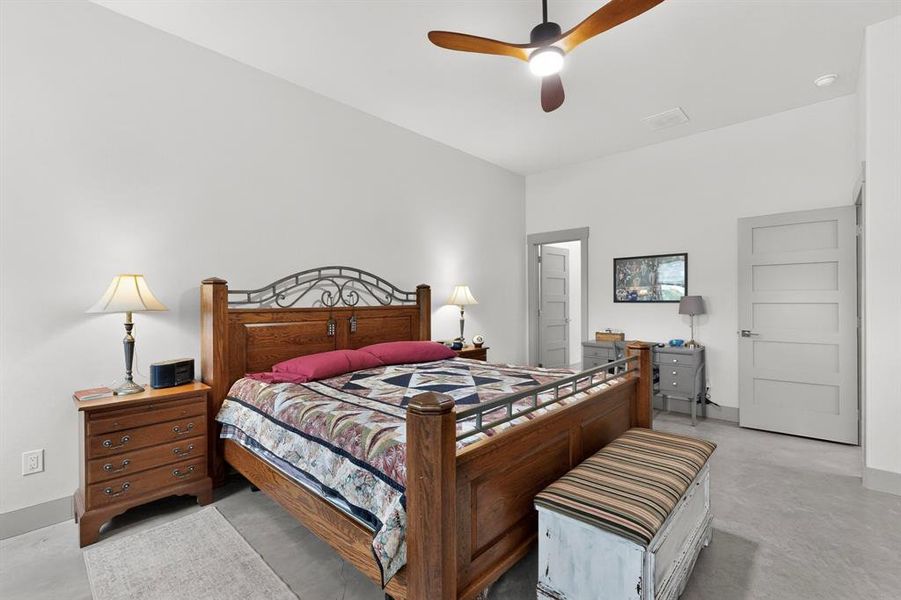 Furnished interior view inside a new home in , Whitewright (Image 9).