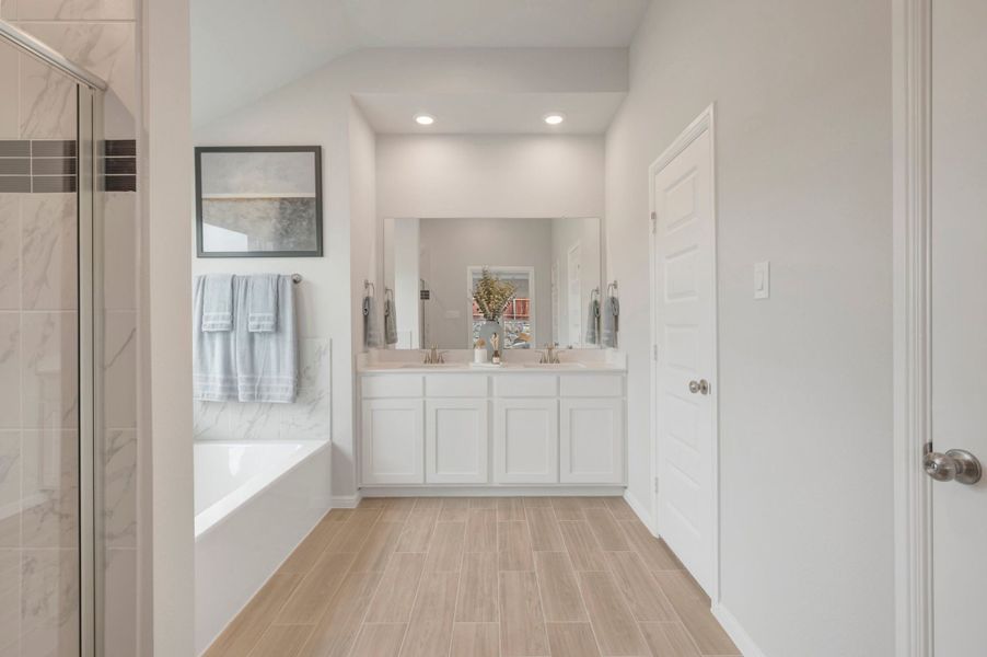 Owner's Bathroom Owner's Bathroom