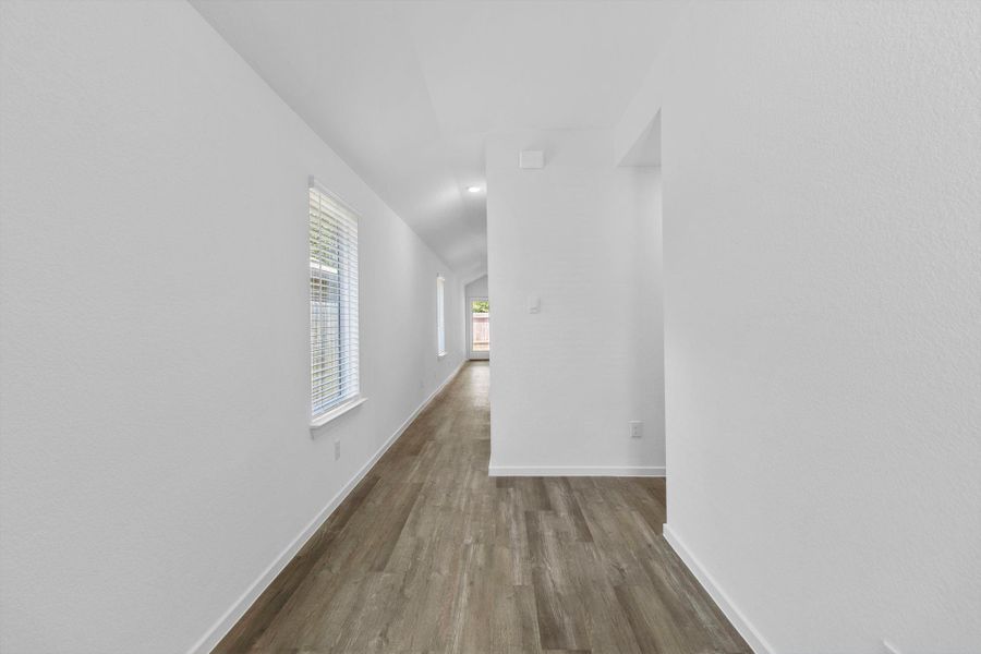 Spacious, unfurnished interior of a new home in Venetian Pines, Conroe (Image 10).
