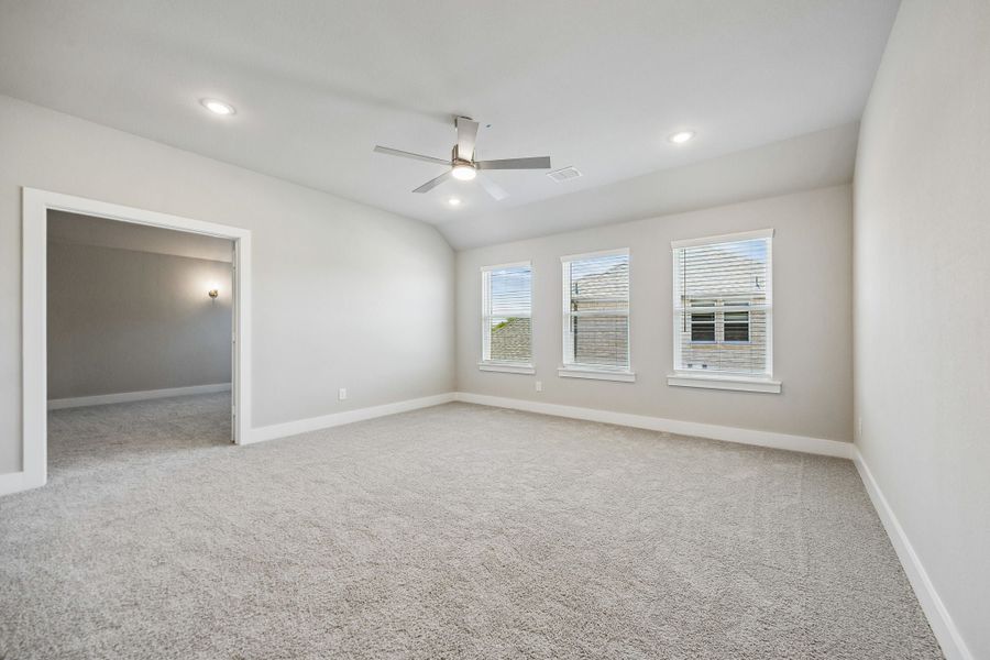 Spacious, unfurnished interior of a new home in Rainwater Crossing, Celina (Image 24).