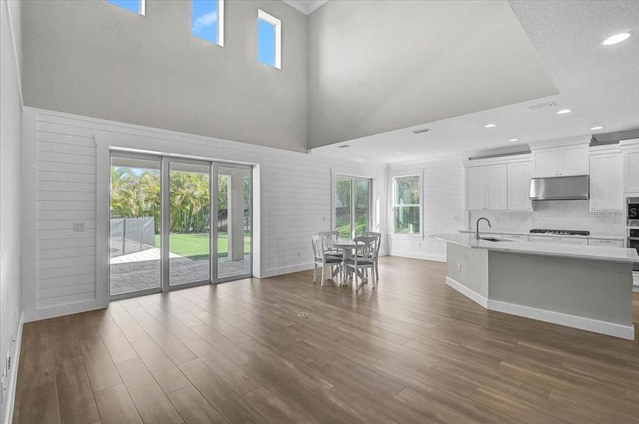 Spacious, unfurnished interior of a new home in , Sarasota (Image 20).