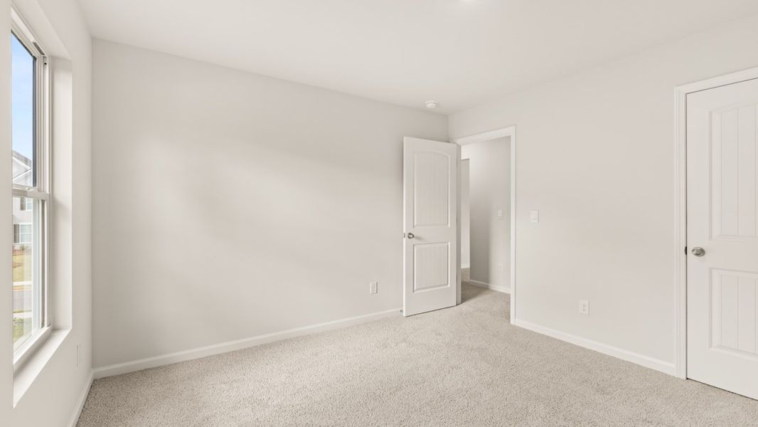 Representative unfurnished interior of a home built from the Halton by D.R. Horton in Thompson Ridge, Dallas (Image 25).