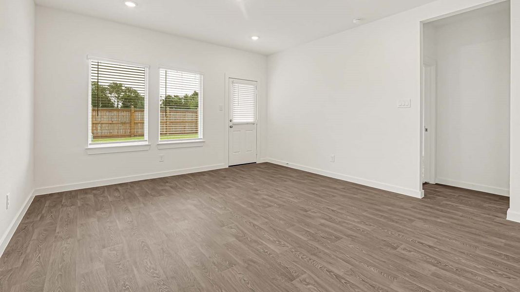 Spacious, unfurnished interior of a new home in Holly Ridge, Rosenberg (Image 19).