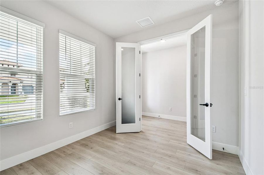 Spacious, unfurnished interior of a new home in , Tampa (Image 33).