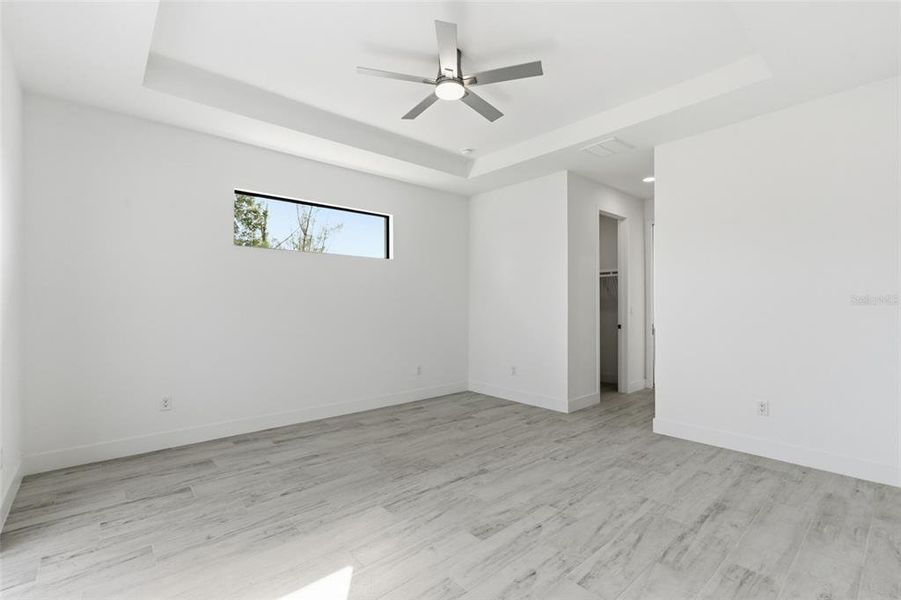 Spacious, unfurnished interior of a new home in , Port Charlotte (Image 18).