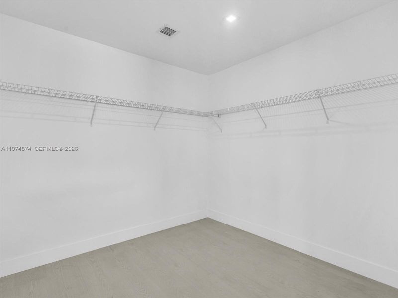 Spacious, unfurnished interior of a new home in , Dania Beach (Image 68).