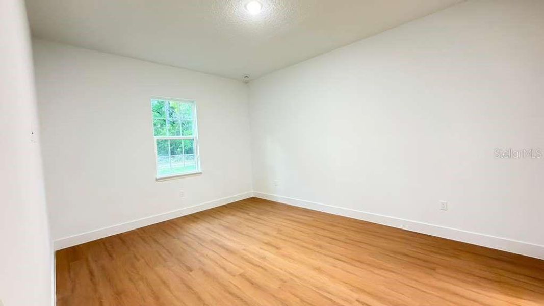 Spacious, unfurnished interior of a new home in , Citrus Springs (Image 25).