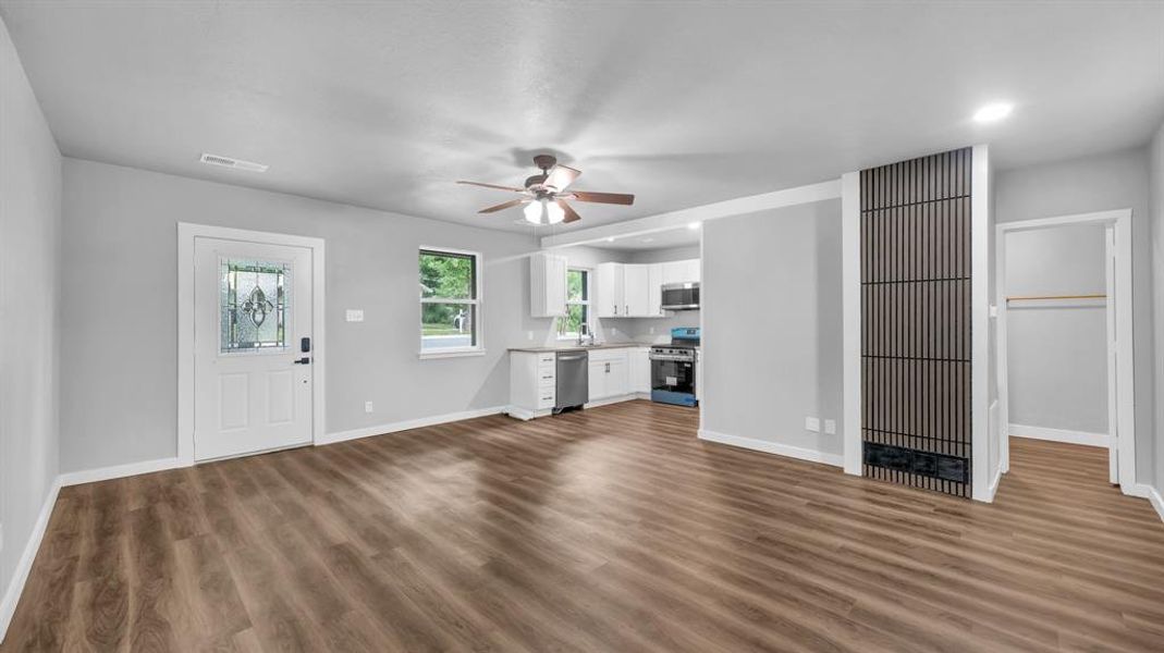 Spacious, unfurnished interior of a new home in , Weatherford (Image 14).