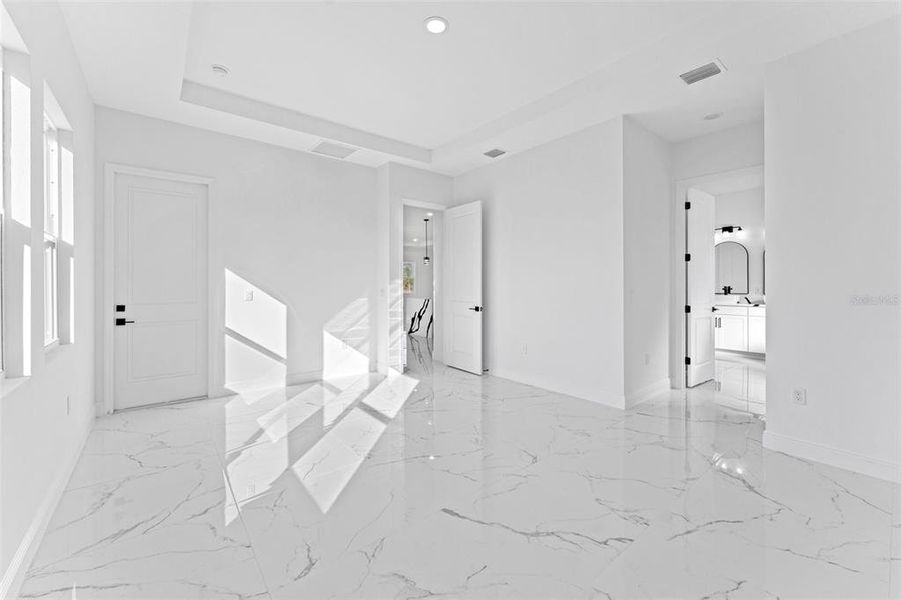 Spacious, unfurnished interior of a new home in , Orlando (Image 34).