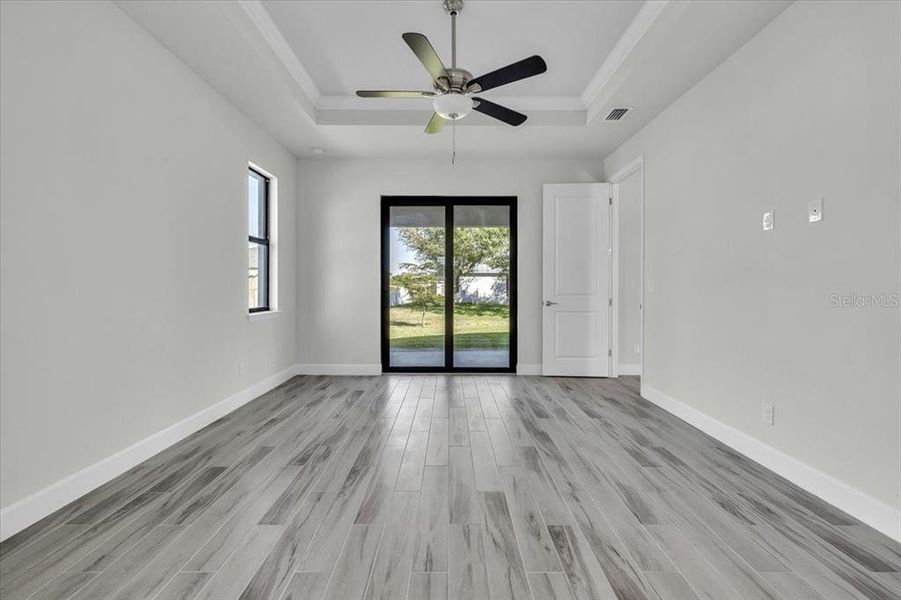Spacious, unfurnished interior of a new home in , Cape Coral (Image 31).