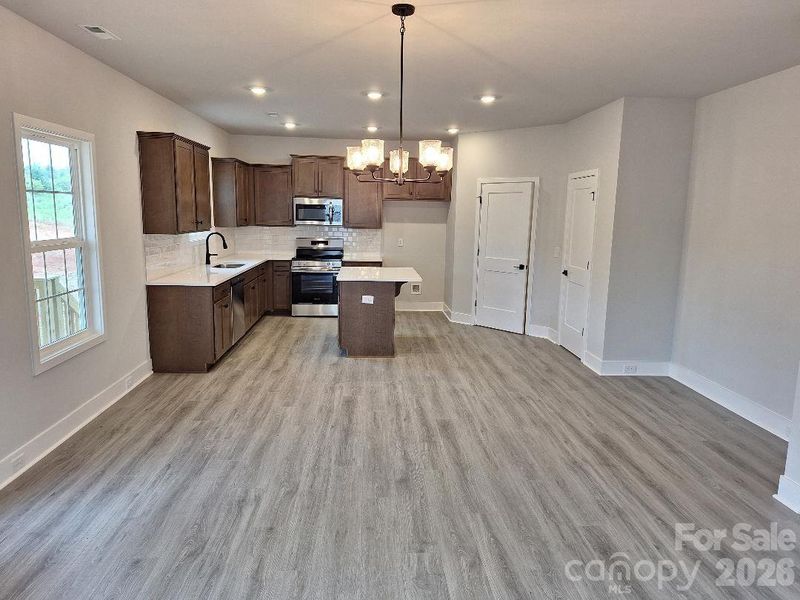 Breakfast/Kitchen Breakfast/Kitchen