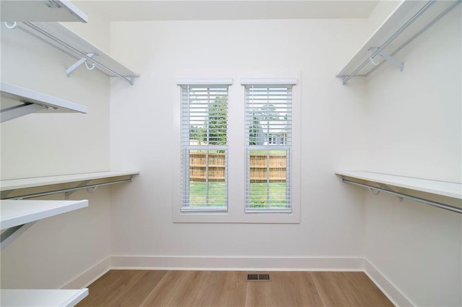 Spacious, unfurnished interior of a new home in , Gainesville (Image 16).