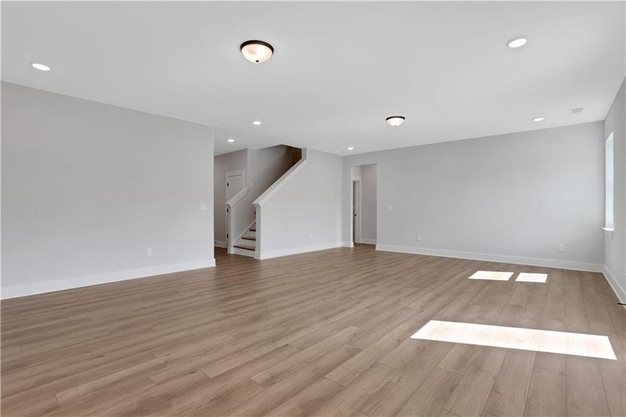 Spacious, unfurnished interior of a new home in Cambridge, Flowery Branch (Image 16).