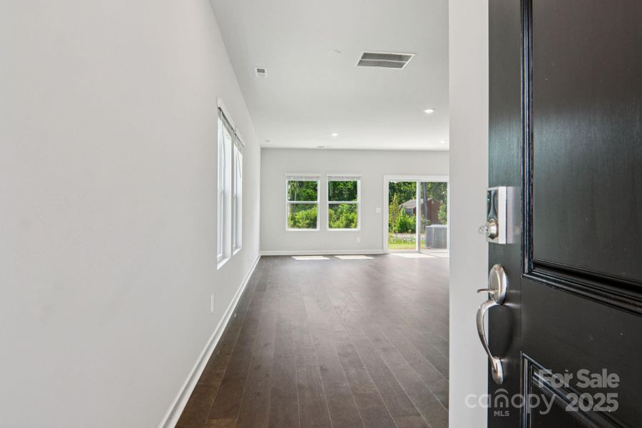 Spacious, unfurnished interior of a new home in Galloway Ridge, Charlotte (Image 12).