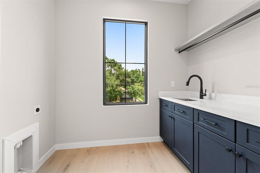 Furnished interior view inside a new home in , Orlando (Image 6).