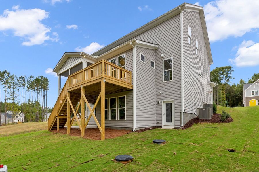 Representative exterior details of a home built from the The Hampton by RobuckHomes in Baylee Ridge, Selma (Image 86).