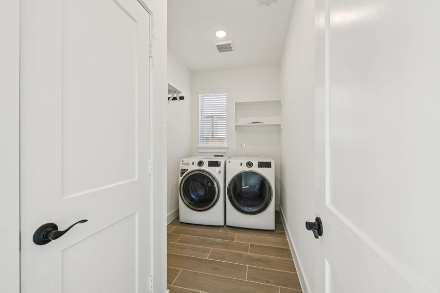 Furnished interior view inside a new home in Evergreen, Conroe (Image 6).