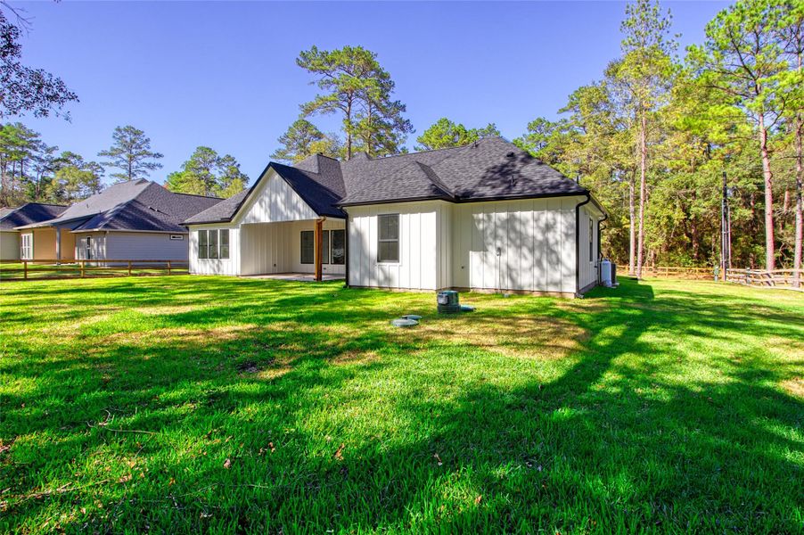 Large back porch to enjoy your huge lot! Large back porch to enjoy your huge lot!