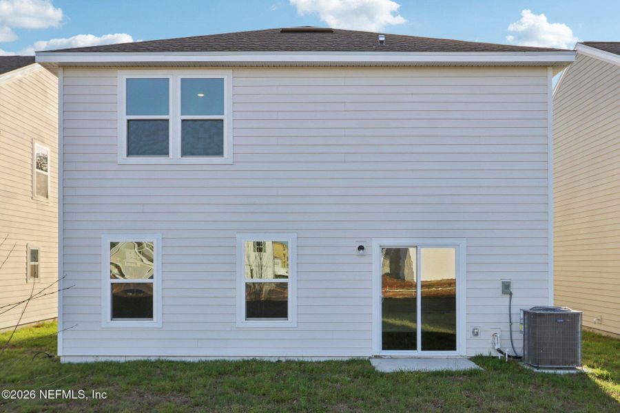 Exterior details and patio area of a home in Park Grove, Jacksonville (Image 20).