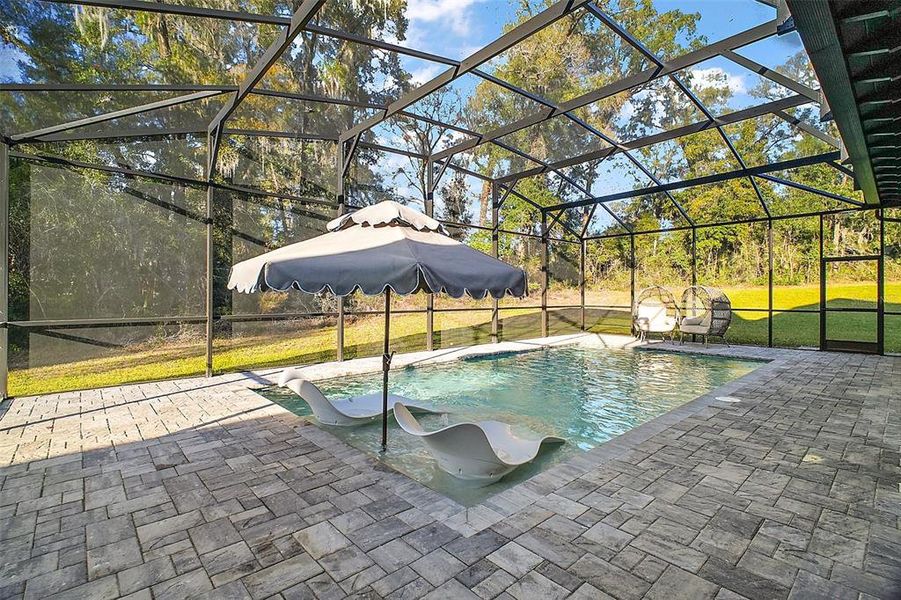 Exterior details and patio area of a home in , Deland (Image 24).