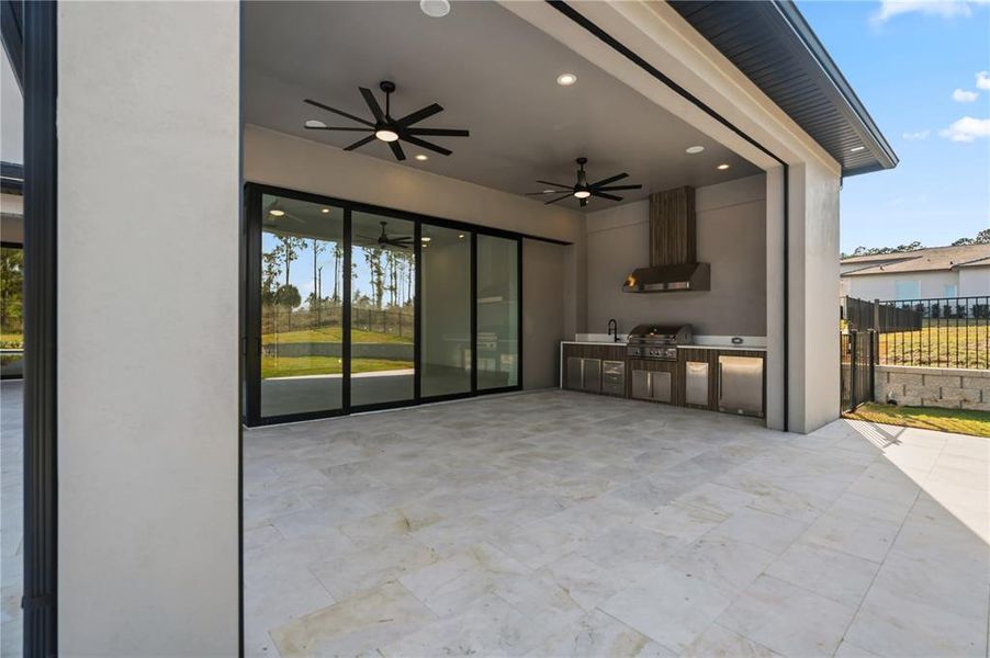 Exterior details and patio area of a home in , Montverde (Image 27).