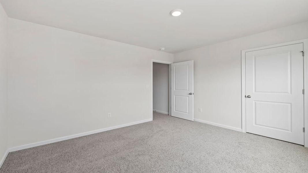 Spacious, unfurnished interior of a new home in Hunters Ridge, Woodruff (Image 32).