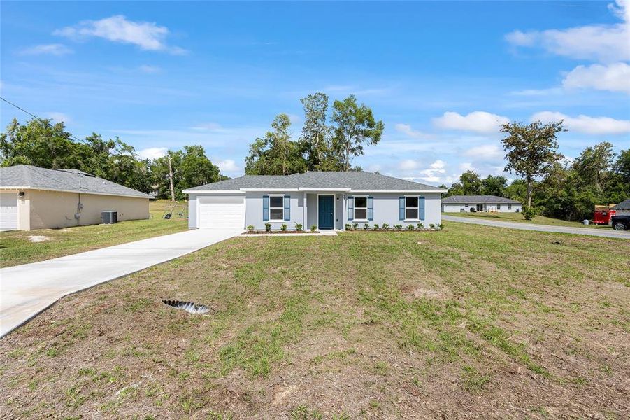 Exterior details and patio area of a home in , Ocala (Image 3).
