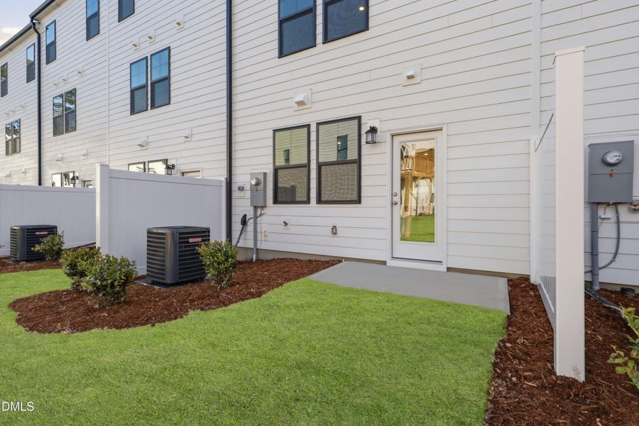 SUN_ElmGrove_Pic_Jackson_QMI_22_Back_2of