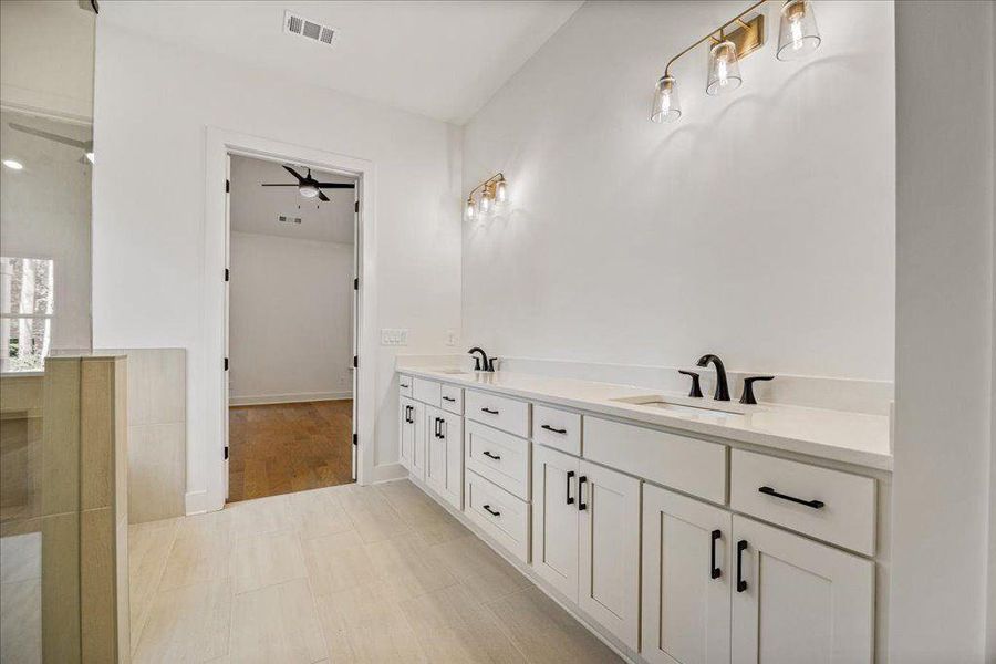 Furnished interior view inside a new home in , Gainesville (Image 7).