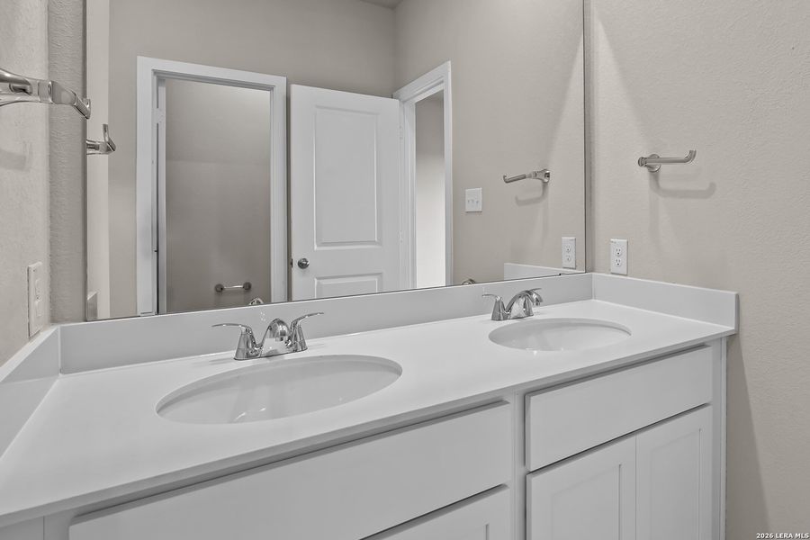 Close-up of interior finishes inside a home in Garden Grove, San Antonio (Image 20).