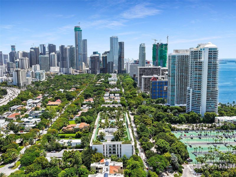 Condo located in Miami, FL showcasing its design and architecture (Image 35). Condo located in Miami, FL showcasing its design and architecture (Image 35).