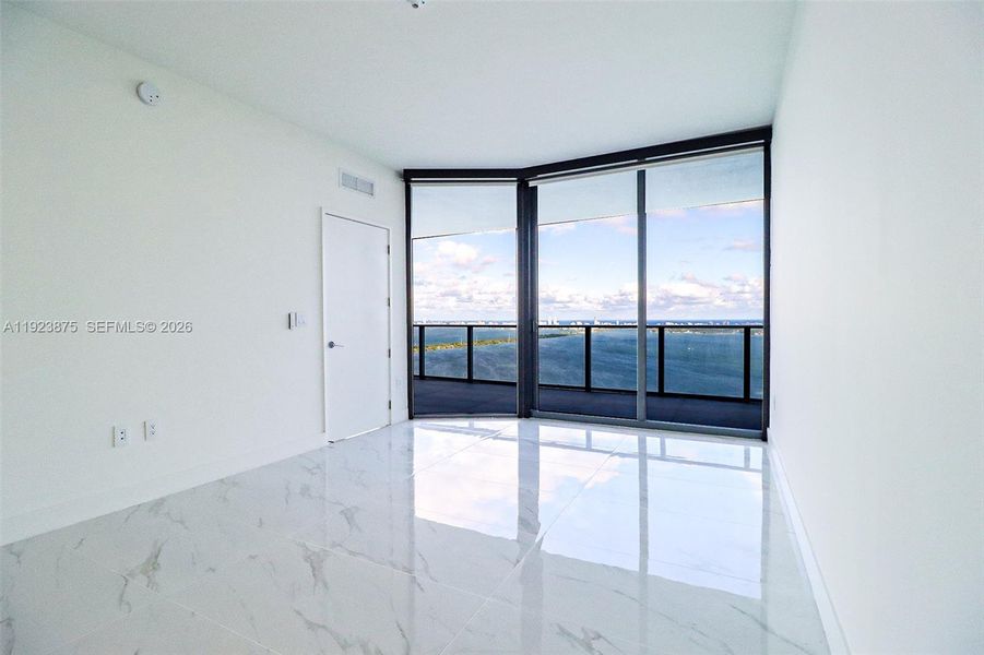 Spacious, unfurnished interior of a new home in , Miami (Image 60).