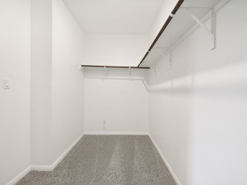 Spacious, unfurnished interior of a new home in Big Sky Ranch - Reserve Collection, Dripping Springs (Image 10).