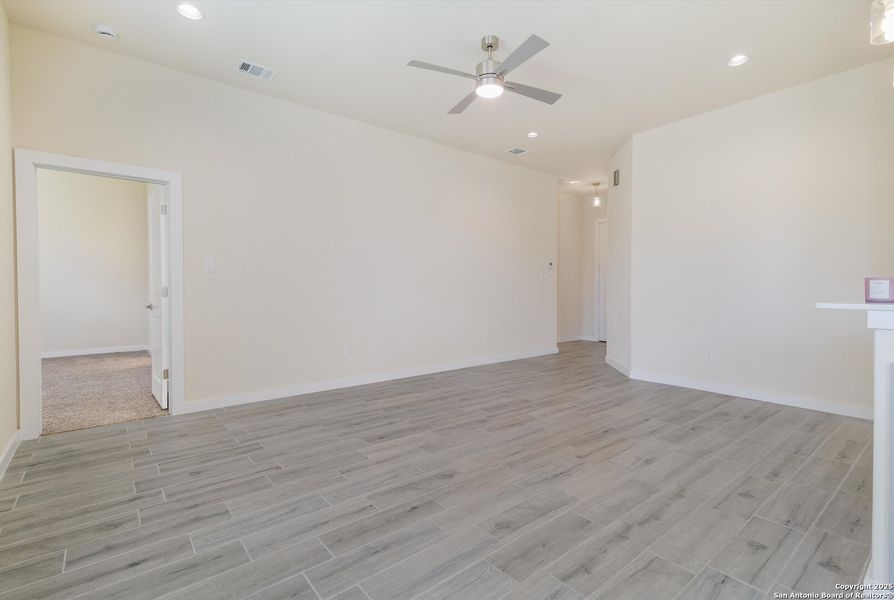 Spacious, unfurnished interior of a new home in , San Antonio (Image 28).