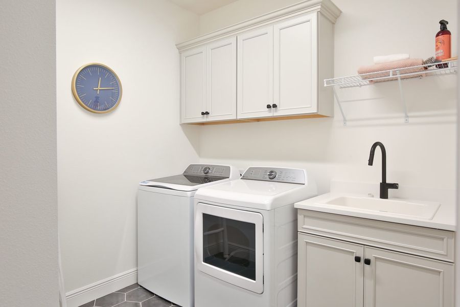 Furnished interior view inside a new home in Palm Grove, Lakewood Ranch (Image 20).